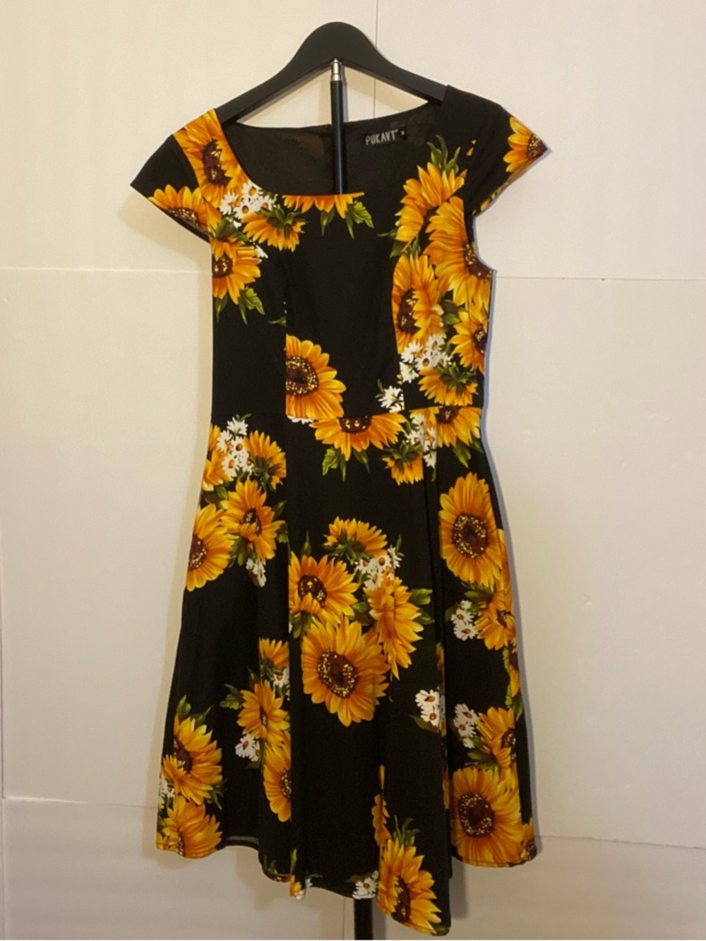 Pukavt Black, Orange and Yellow Sunflower Scoop-Neck Midi Dress Size Medium
